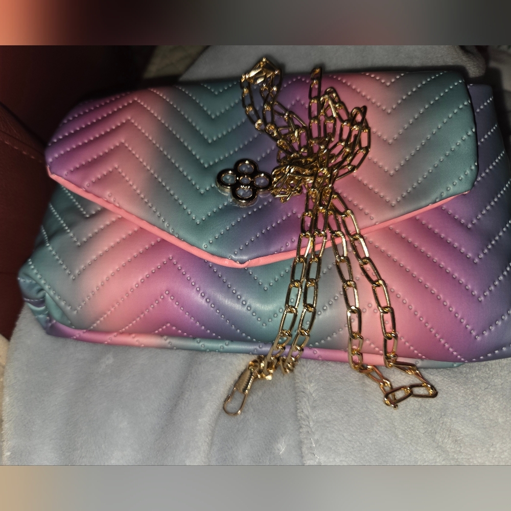 Bag, Gradient Quilted Women's Bag with Gold Chain NWOT